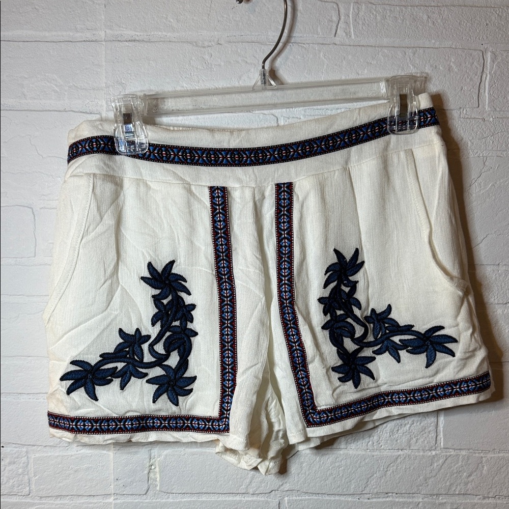 Embroidered White Women's Shorts
